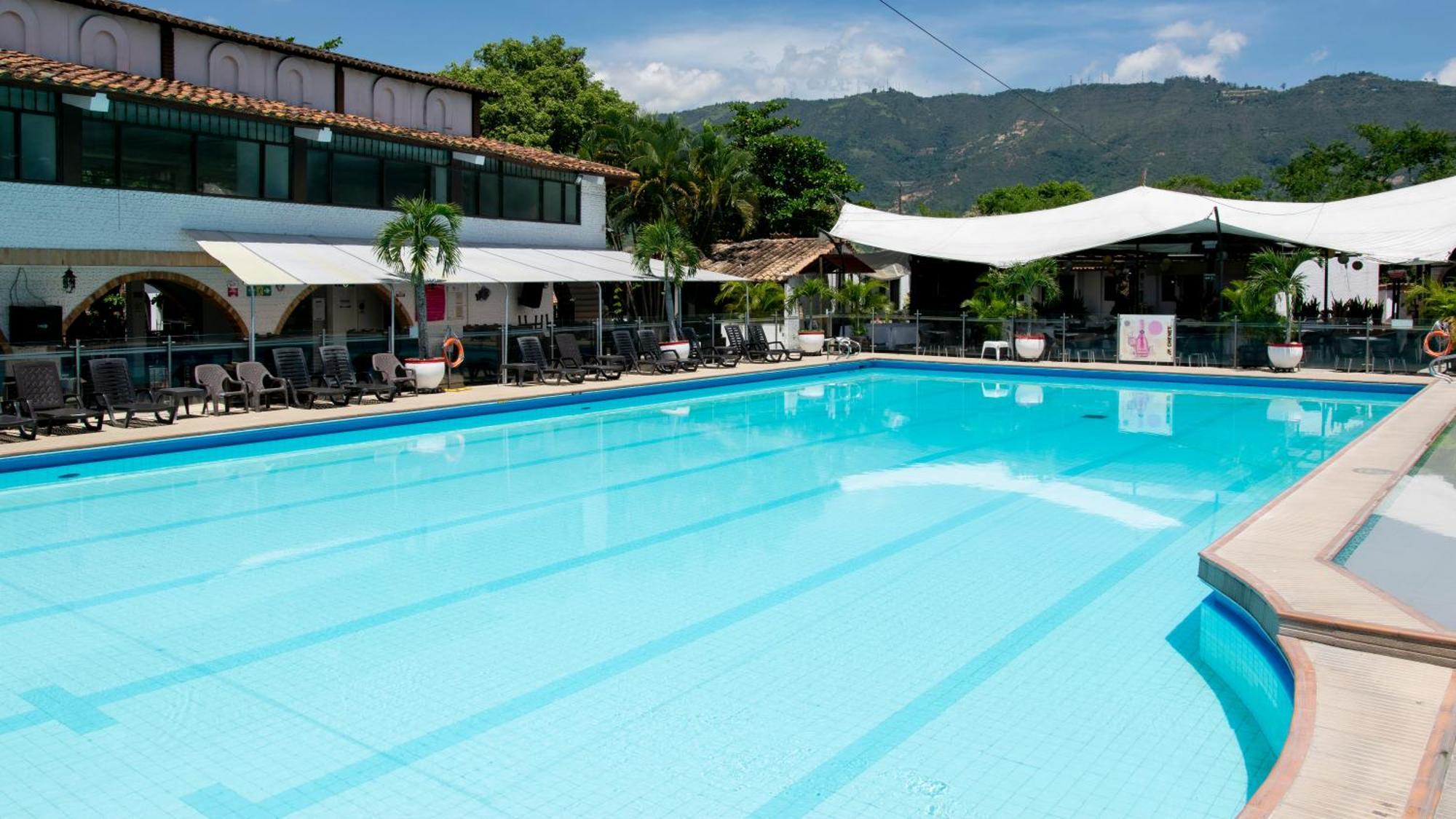 Hotel San Juan Internacional Girón 外观 照片