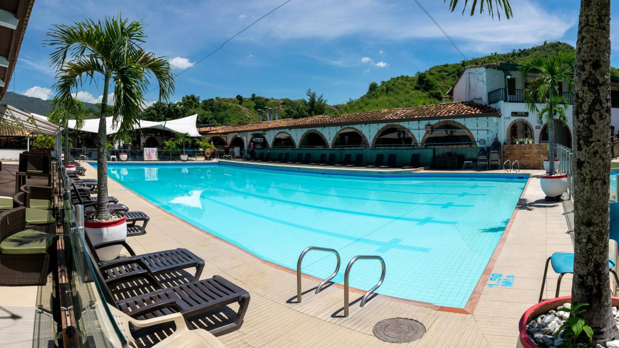 Hotel San Juan Internacional Girón 外观 照片