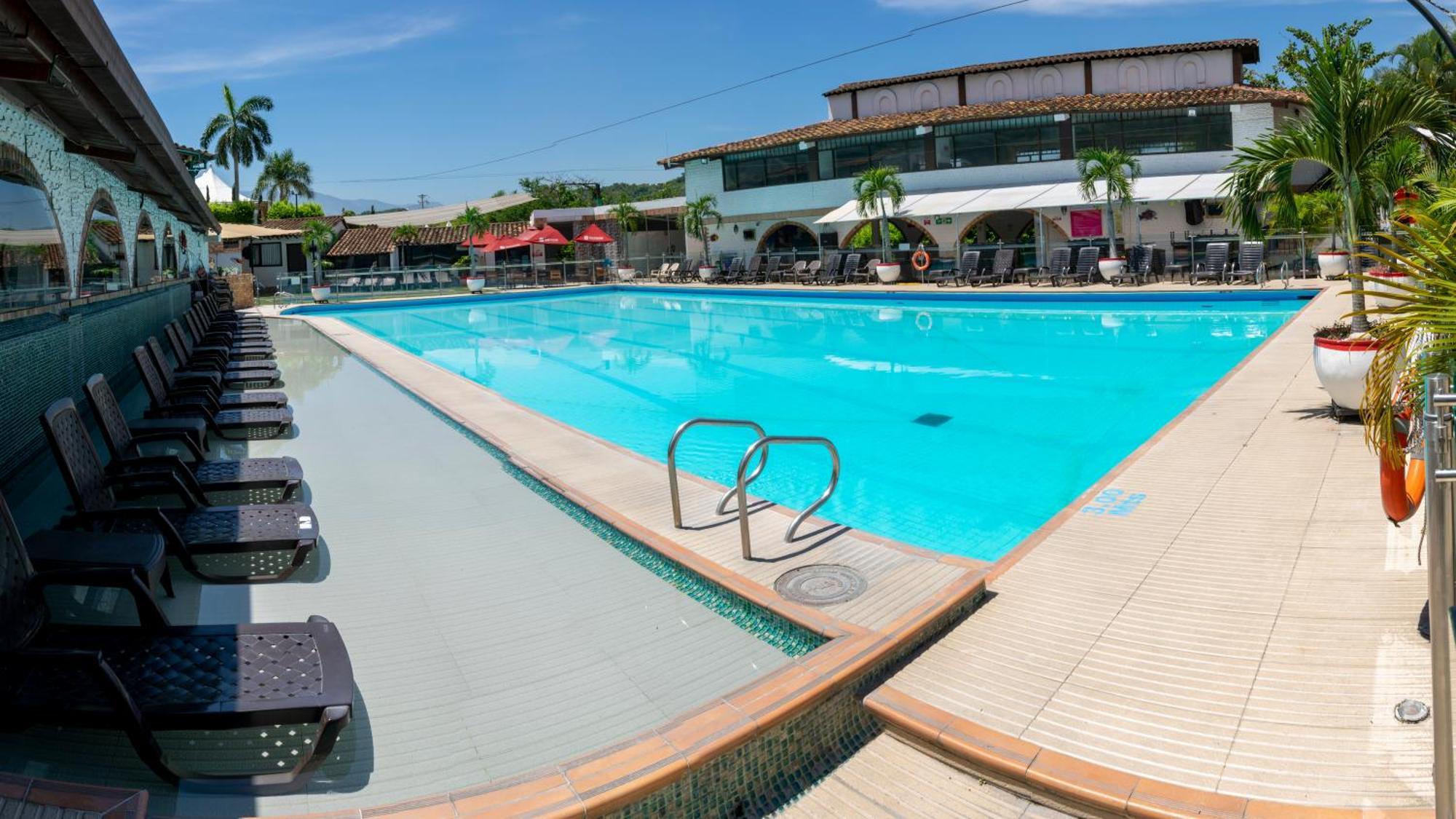Hotel San Juan Internacional Girón 外观 照片
