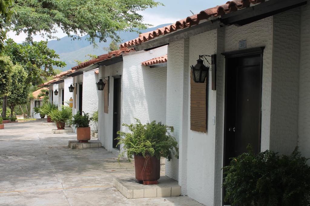 Hotel San Juan Internacional Girón 外观 照片
